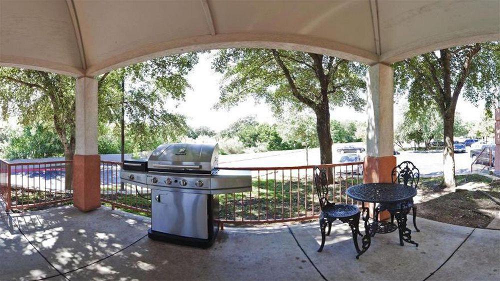 Sonesta Simply Suites Austin The Domain Area Bagian luar foto
